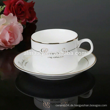 Moderne und elegante Goldfelge Teetasse und Untertasse